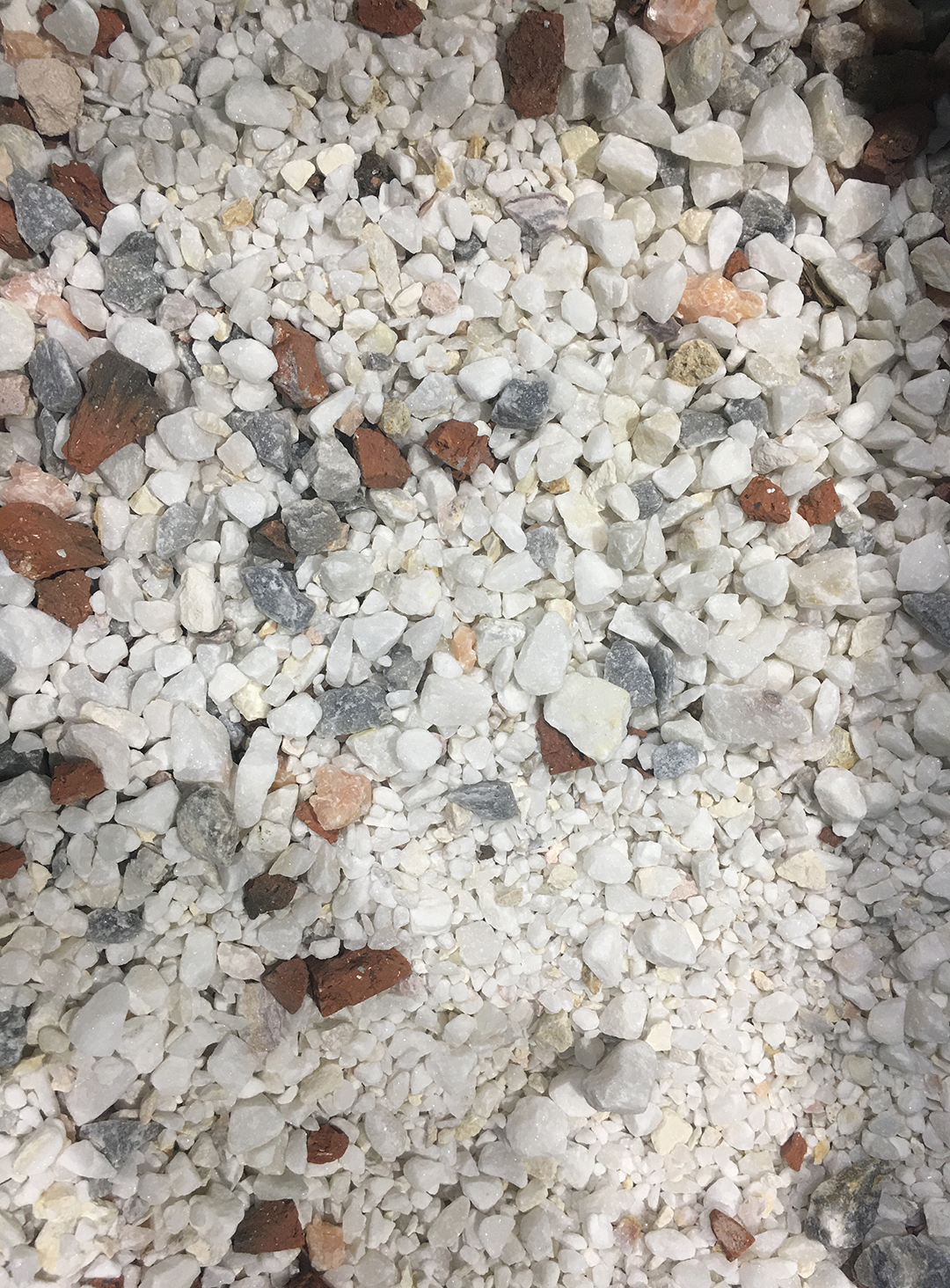 分选前石英石原料.jpg 分选前石英石原料.jpg